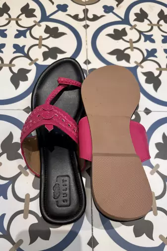 Black and fuschia pink kolhapuri