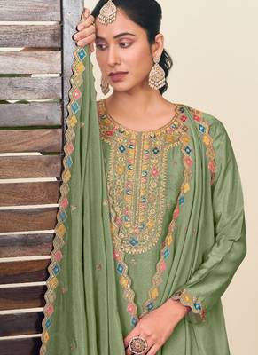 Pista green chinon silk embroidered straight style suit 2