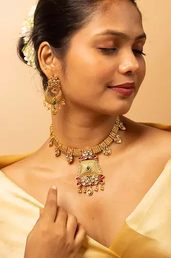 Royal gold-tone kundan necklace & earrings set