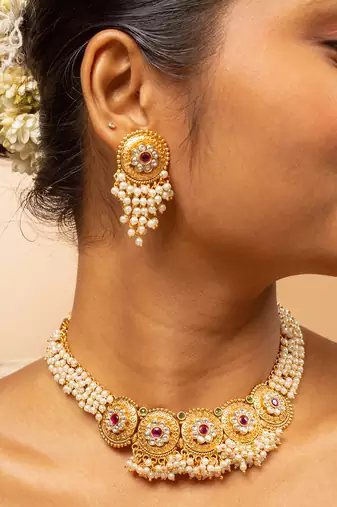 Graceful matte gold pearl necklace set