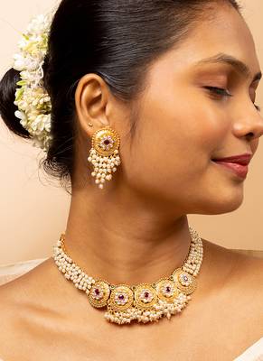 Graceful matte gold pearl necklace set 2