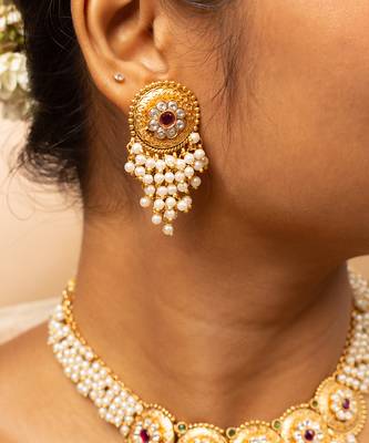 Graceful matte gold pearl necklace set 3