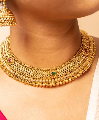 Majestic zigzag pattern gold necklace set 2