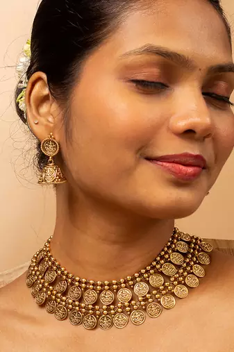Matte gold coin necklace set