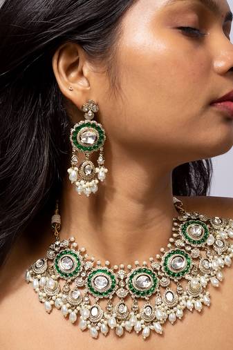 Traditional american diamond and pearl choker necklace set