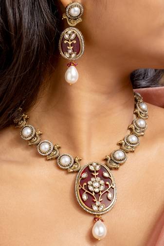 Antique pearl choker set with maroon enamel pendant
