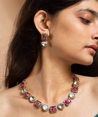 Kundan necklace and earrings set with pink stones 1