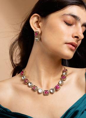 Kundan necklace and earrings set with pink stones 3