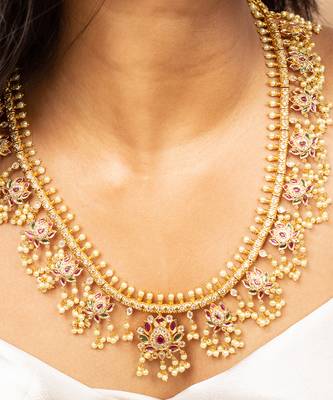 Guttapusalu long necklace with pink and white stones and matching stud earrings 2
