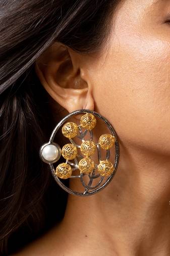 Elegant two-tone floral earrings