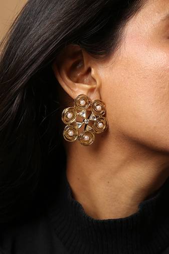 Elegant high gold floral pearl stud earrings