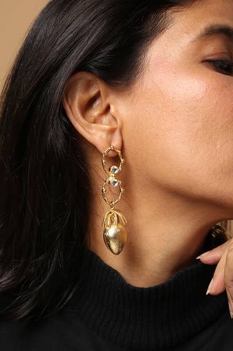 Elegant high gold textured drop earrings