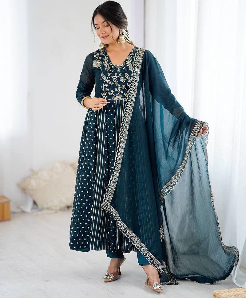 New Designer Anarkali Gown Set Wedding Wear Gown Floral Suit Set