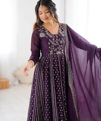 Purple embroidered Anarkali Suit Set Wedding Wear Gown Festival Wear Suit Set 3