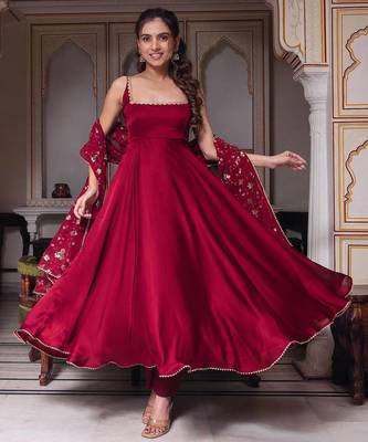 Red embroidered Gown Set  Designer Gown Suit Set Wedding Wear Dress 3