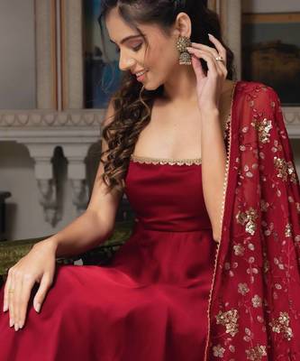 Red embroidered Gown Set  Designer Gown Suit Set Wedding Wear Dress 5