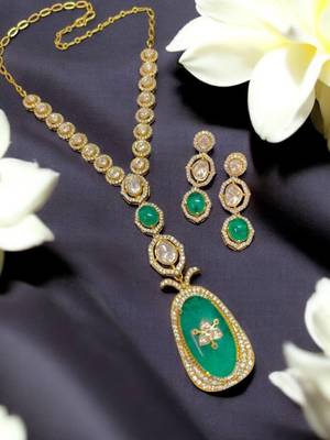 Luxury emerald drop necklace set with polki stones 1