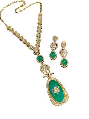 Luxury emerald drop necklace set with polki stones 3
