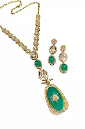 Luxury emerald drop necklace set with polki stones