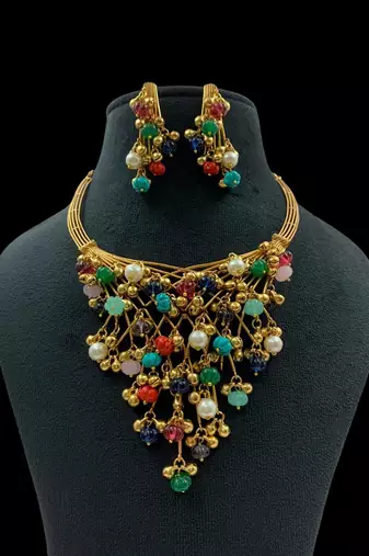 Premium charm multistone necklace set