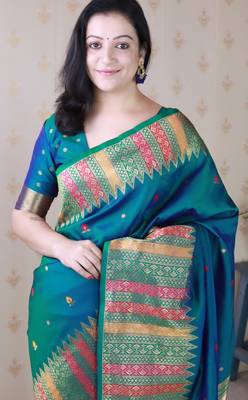 Soft silk meenakari zari woven saree with temple border. 3