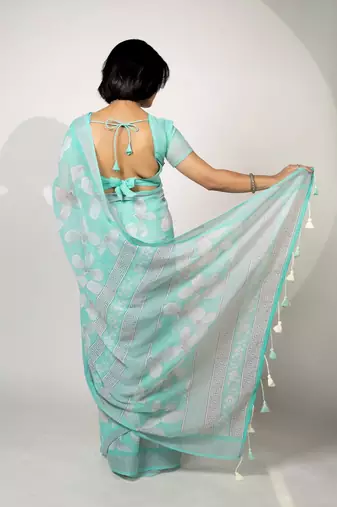 Women's lavender floral print silver zari border cotton blend saree with unstiched blouse piece
