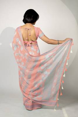 Women's peach floral print silver zari border cotton blend saree with unstiched blouse piece 4