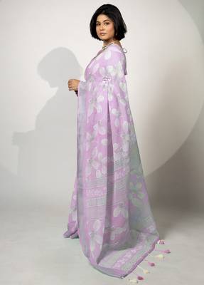 Women's lavender floral print silver zari border cotton blend saree with unstiched blouse piece 3