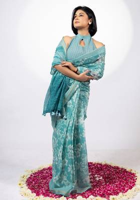 Women's pink floral print golden zari border cotton blend saree with unstiched blouse piece 2