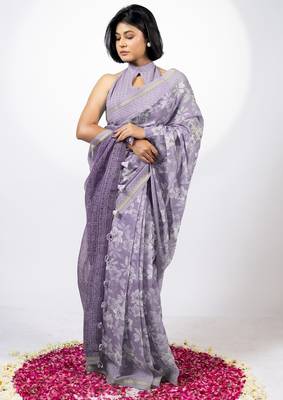 Women's lavender floral print golden zari border cotton blend saree with unstiched blouse piece 2