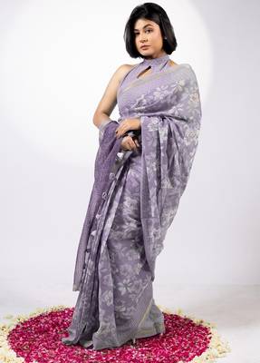Women's lavender floral print golden zari border cotton blend saree with unstiched blouse piece 3