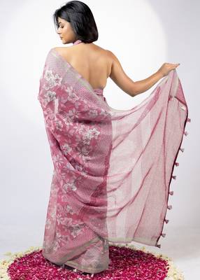 Women's pink floral print golden zari border cotton blend saree with unstiched blouse piece 4