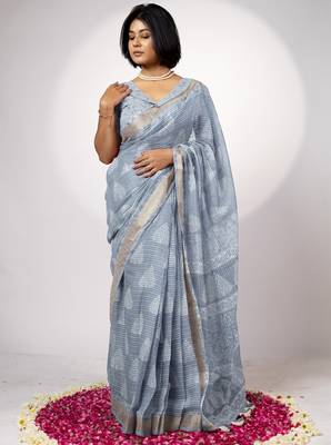 Women's greyish blue block print golden zari woven cotton blend saree with unstiched blouse piece 2