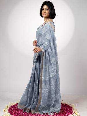 Women's greyish blue block print golden zari woven cotton blend saree with unstiched blouse piece 3