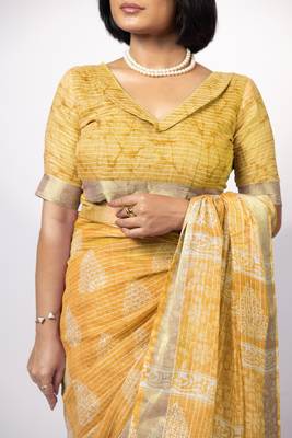 Women's yellow block print golden zari woven cotton blend saree with unstiched blouse piece 5