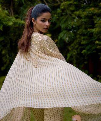 Cream printed silk cape set 4