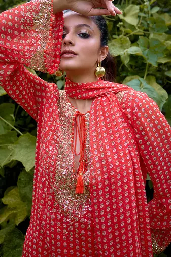 Coral   printed georgette kurta set