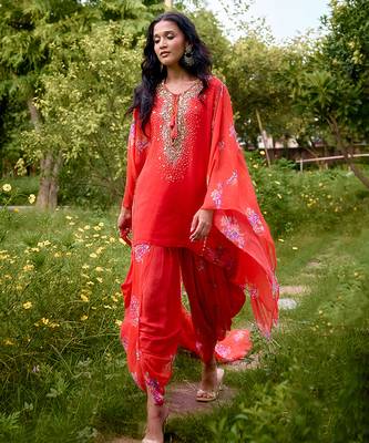 Red embroidered georgette kurta set 2