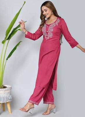 Women Maroon Rayon Embroidered Kurta With Pant 4