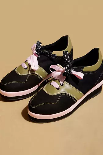 Black solid leather wedges