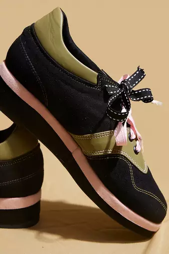 Black solid leather wedges