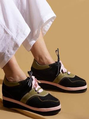 Black solid leather wedges 5