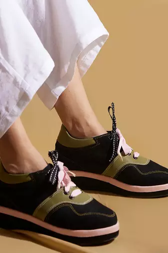 Black solid leather wedges