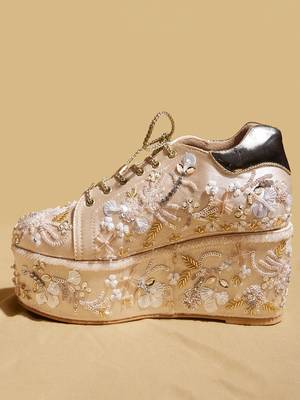 Gold embroidered satin heels 4
