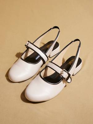 White solid leather ballerinas 1