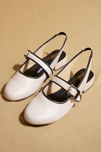 White solid leather ballerinas