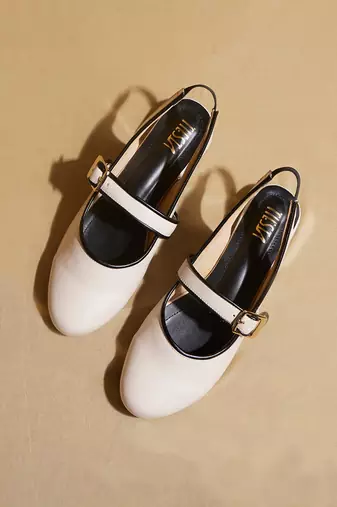 White solid leather ballerinas