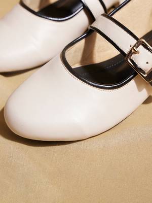 White solid leather ballerinas 3