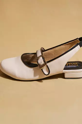 White solid leather ballerinas