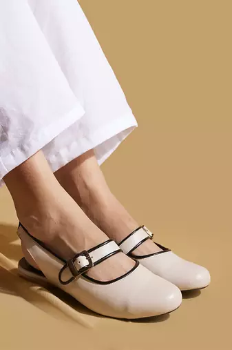 White solid leather ballerinas